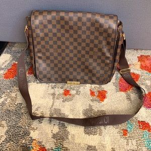 Louis Vuitton cross over bag